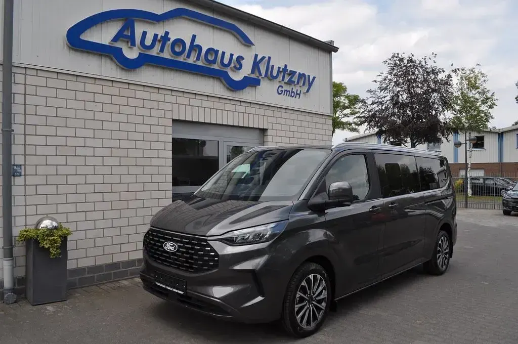 Gebraucht Ford Tourneo Titanium 170 PS (125 kW) 2025 Grau Van / Kleinbus