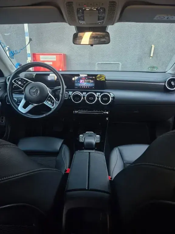 Gebraucht Mercedes E250 163 PS (119 kW) 2021 Schwarz Limousine