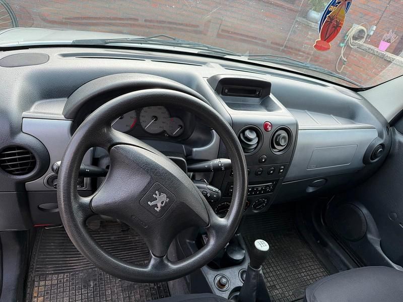 Gebraucht Peugeot Partner 2024 Silber Van / Kleinbus