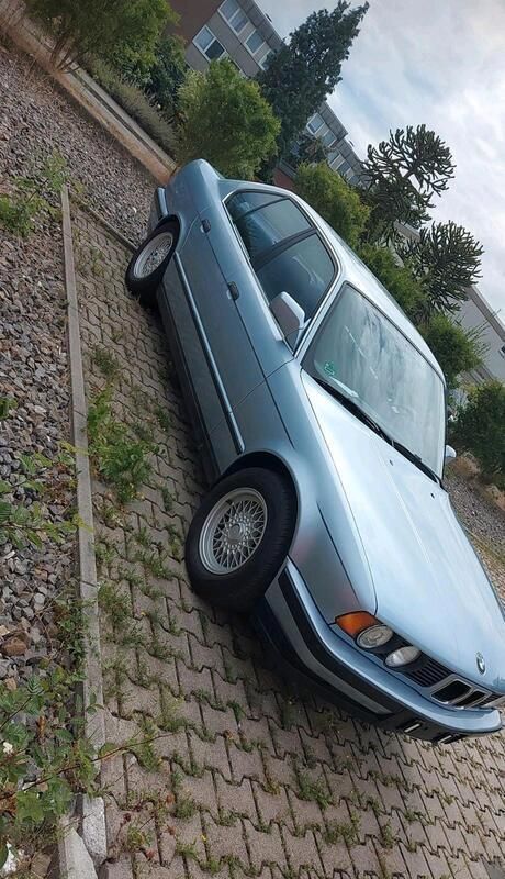 Blau Gebraucht 1991 BMW 520 Limousine | 7.000 € - Bild 1/4