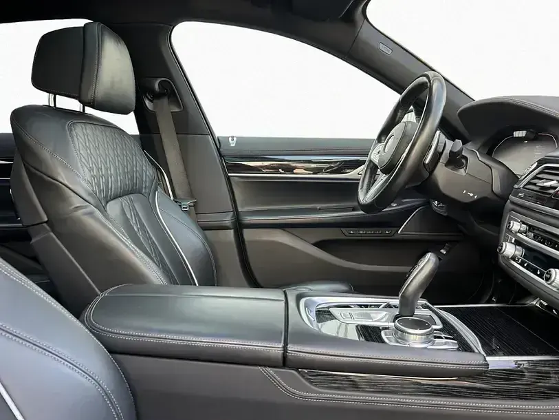 Gebraucht BMW 730 M Sport 286 PS (210 kW) 2021 Mineralweiß (weiß) Limousine