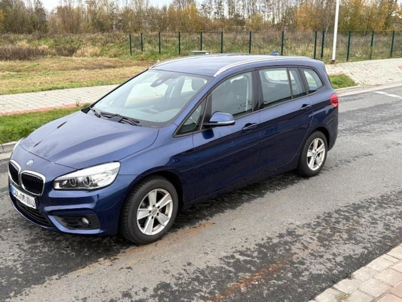Blau Gebraucht 2015 BMW 218 Advantage Kombi | 9.990 € (Fairer Preis) - Bild 1/4