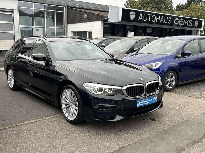 Black sapphire metallic Gebraucht 2018 BMW 540 M Sport Kombi | 27.900 € (Fairer Preis) - Bild 1/4