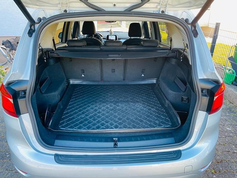 Silber Gebraucht 2019 BMW 218 Kombi | 18.500 € (Fairer Preis) - Bild 1/4