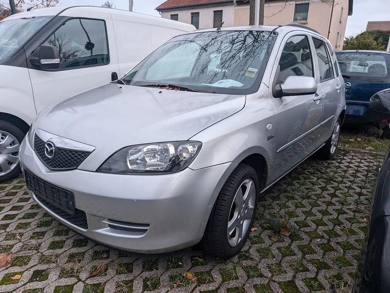 Silber Gebraucht 2004 Mazda 2 Active Kleinwagen | 1.590 € (Fairer Preis) - Bild 1/4