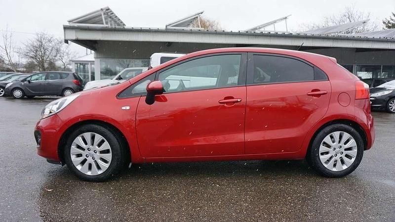 Gebraucht Kia Rio 86 PS (63 kW) 2014 Rot Kleinwagen