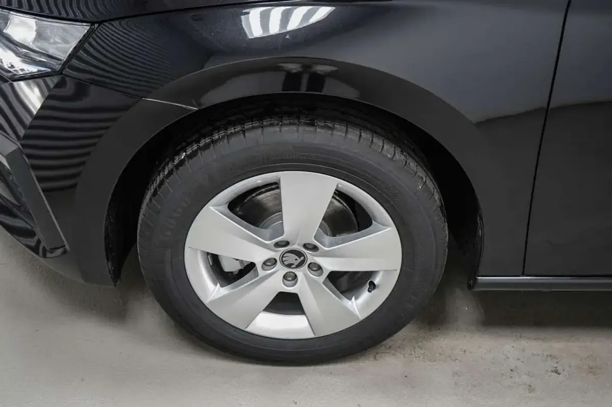 Neu Skoda Scala Selection 116 PS (85 kW) 2025 Schwarz Kleinwagen