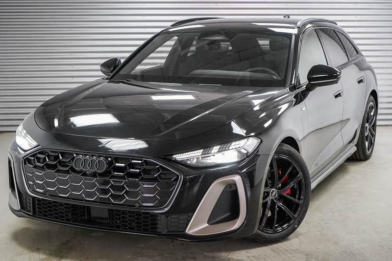 Mythosschwarz metallic (0e) Gebraucht 2024 Audi A5 S-Line Coupé | 60.590 € (Fairer Preis) - Bild 1/4