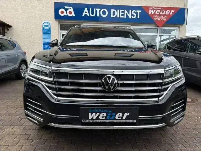 Gebraucht VW Touareg Elegance 231 PS (169 kW) 2023 Mythos black SUV