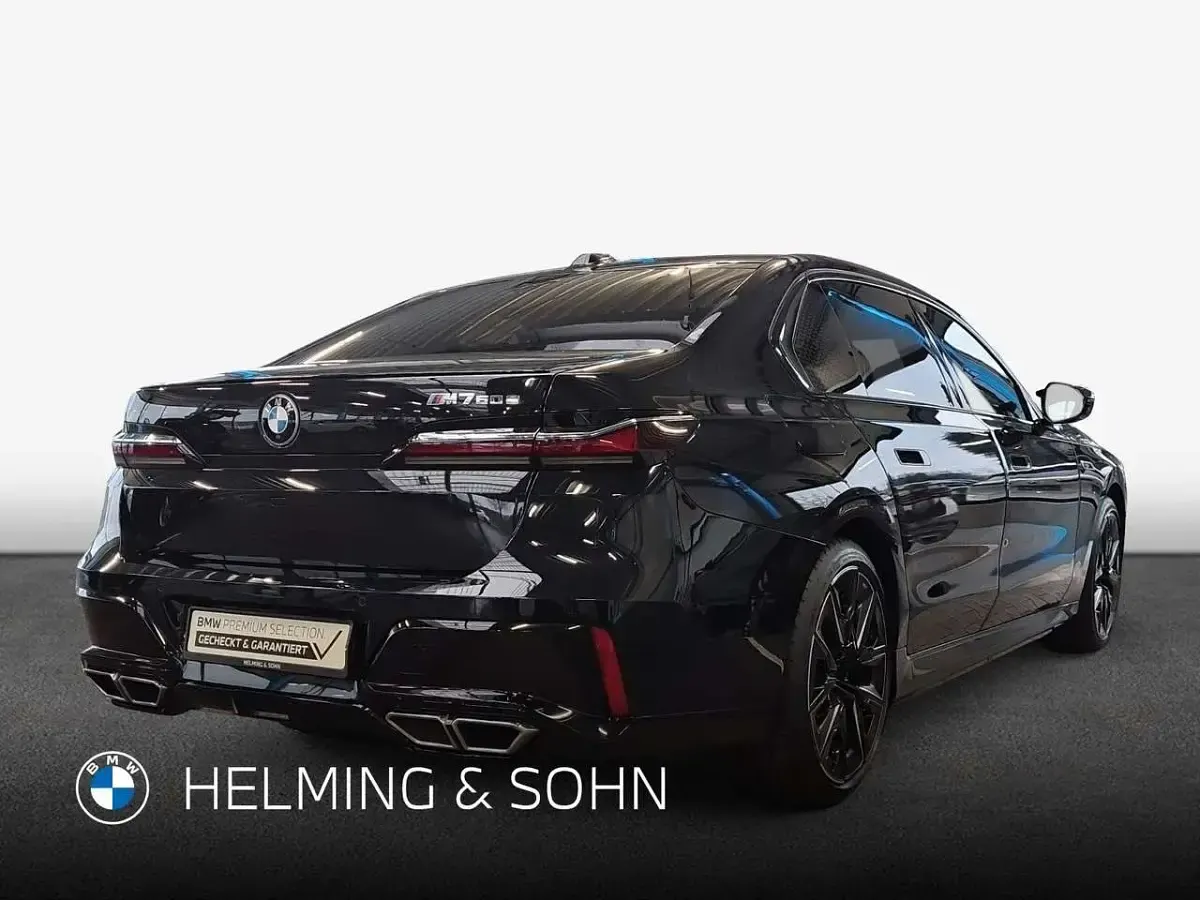Gebraucht BMW M760e Efficient Dynamics 381 PS (280 kW) 2023 Schwarz Limousine