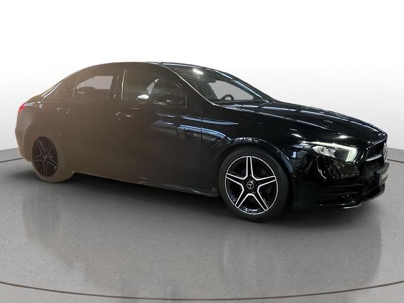 Gebraucht Mercedes A200 AMG line 150 PS (110 kW) 2022 Unilack nachtschwarz Limousine