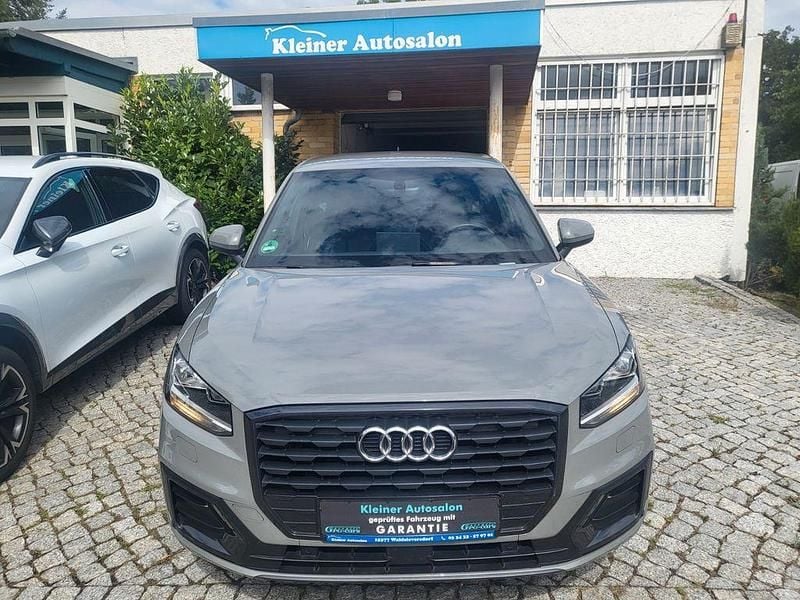 Grau Gebraucht 2019 Audi Q2 S-Line SUV | 17.599 € (Guter Preis) - Bild 1/3