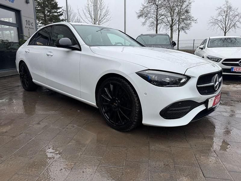 Gebraucht Mercedes C300 Night 265 PS (194 kW) 2022 Weiß Limousine