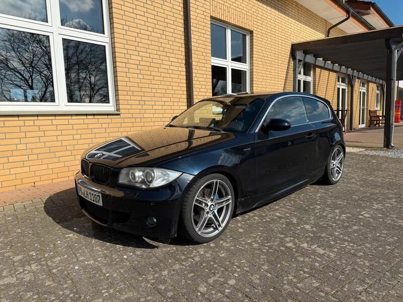 Schwarz Gebraucht 2007 BMW 120 Sport Line Kleinwagen | 7.999 € - Bild 1/4