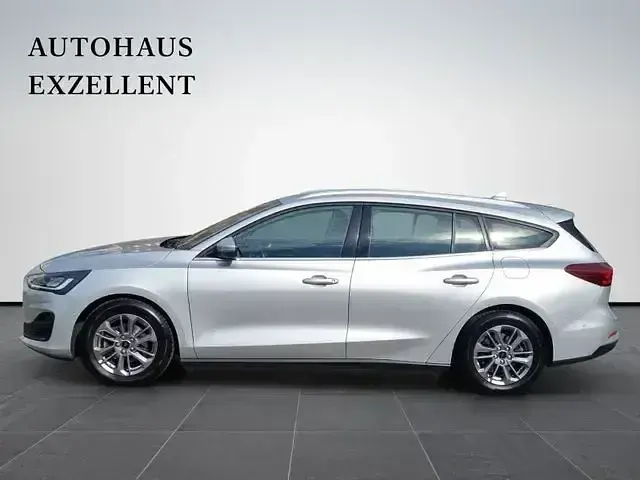 Gebraucht Ford Focus Titanium 120 PS (88 kW) 2022 Silber Limousine