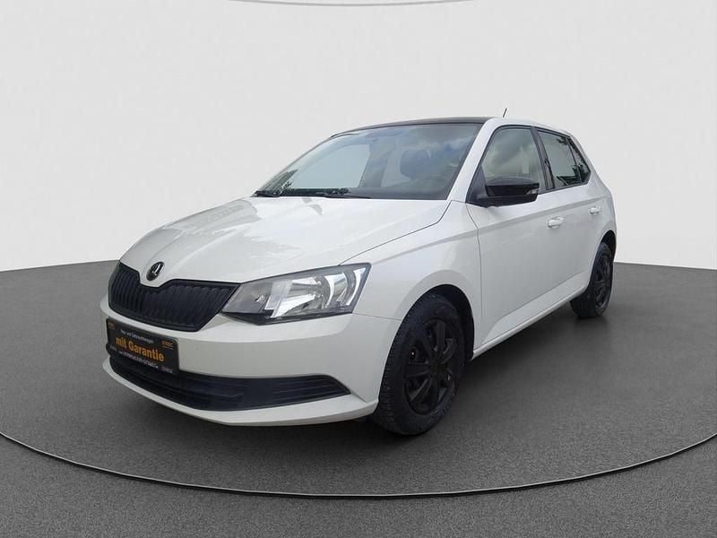 Weiß Gebraucht 2016 Skoda Fabia Active Limousine | 7.490 € (Fairer Preis) - Bild 1/4