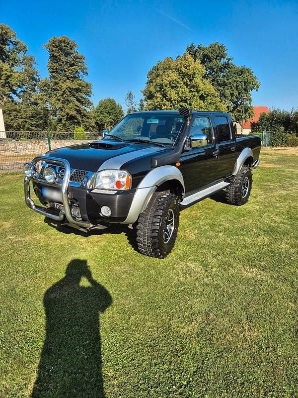 Second-hand Nissan Frontier 133 CP (97 kW) 2011 Negru Pickup