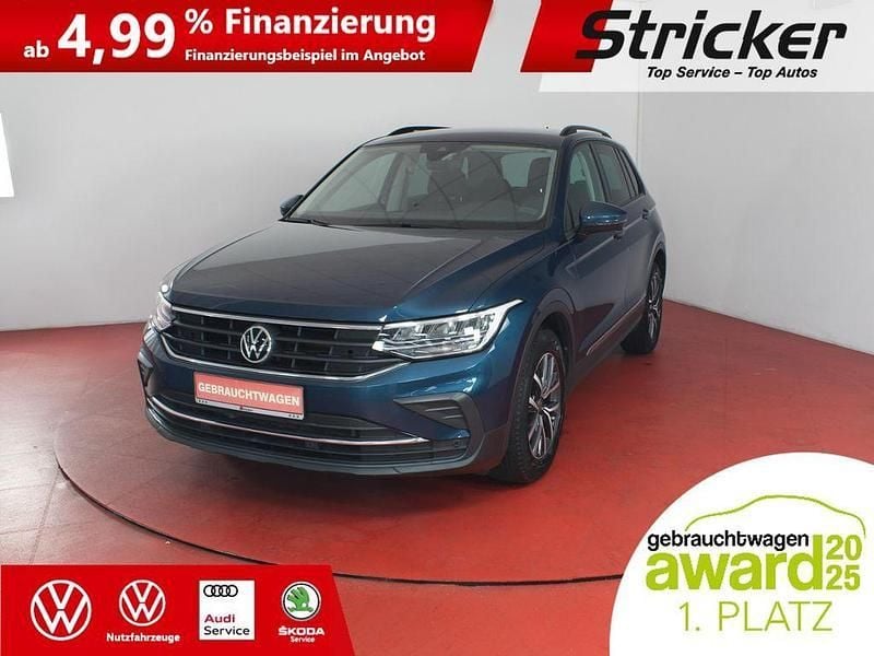 Blau (nightshade blue metallic) Gebraucht 2021 VW Tiguan Life SUV | 22.949 € (Superpreis) - Bild 1/4