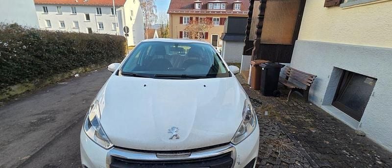 Gebraucht Peugeot 208 Style 82 PS (60 kW) 2016 Weiß Kleinwagen