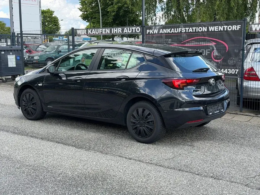 Gebraucht Opel Astra Selection 101 PS (74 kW) 2016 Schwarz Limousine