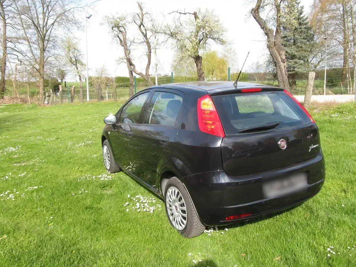 Gebraucht Fiat Punto Lounge 69 PS (50 kW) 2013 Schwarz Kleinwagen