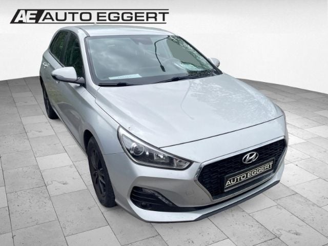 Silber Gebraucht 2019 Hyundai i30 Limousine | 9.490 € (Superpreis) - Bild 1/2