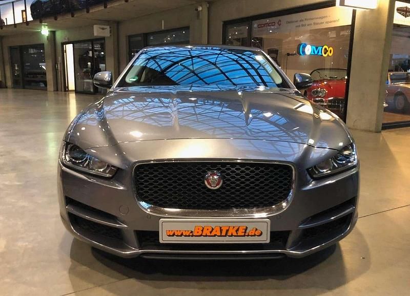 Gebraucht Jaguar XE Prestige 201 PS (147 kW) 2016 Ammonite grey Limousine