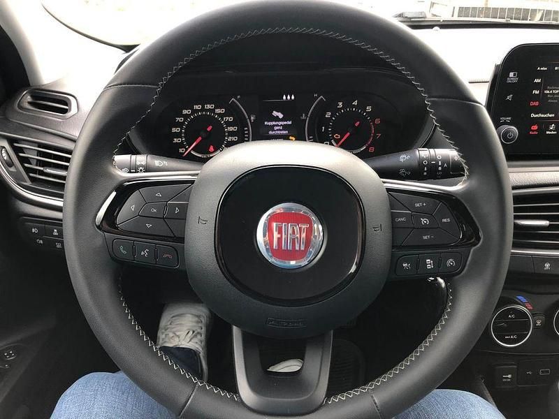 Gebraucht Fiat Tipo S 120 PS (88 kW) 2018 Schwarz Limousine