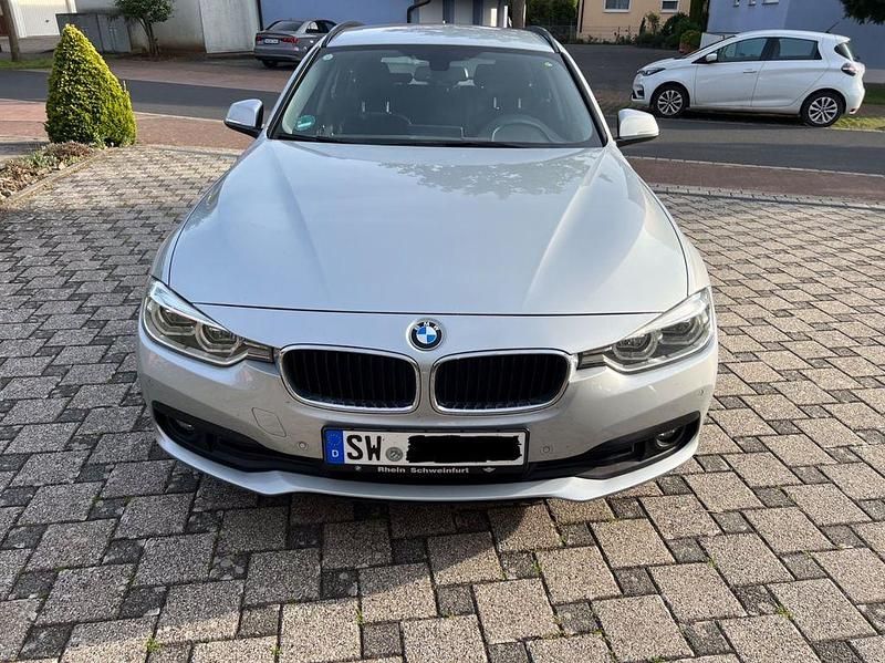 Gebraucht BMW 320 Advantage 163 PS (119 kW) 2017 Silber Kombi