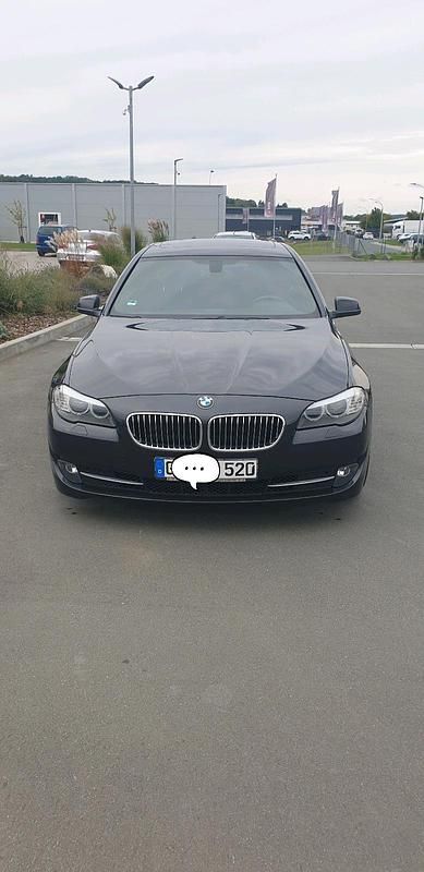 Schwarz Gebraucht 2013 BMW 520 Sport Line Limousine | 15.500 € (Fairer Preis) - Bild 1/4