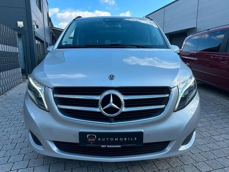 Gebraucht Mercedes V220 Edition 190 PS (139 kW) 2019 Silber Van / Kleinbus