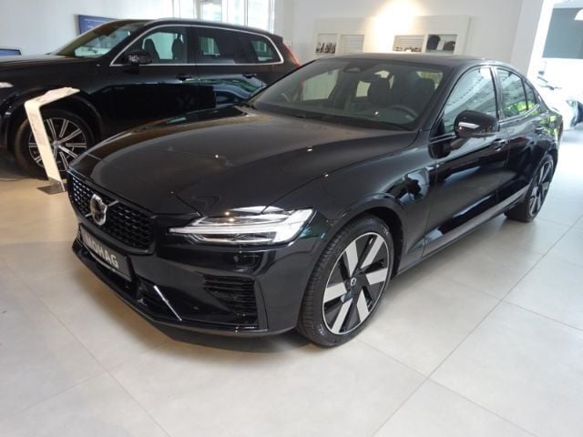 (717) onyx schwarz metallic Gebraucht 2024 Volvo S60 Ultimate Limousine | 54.880 € - Bild 1/4