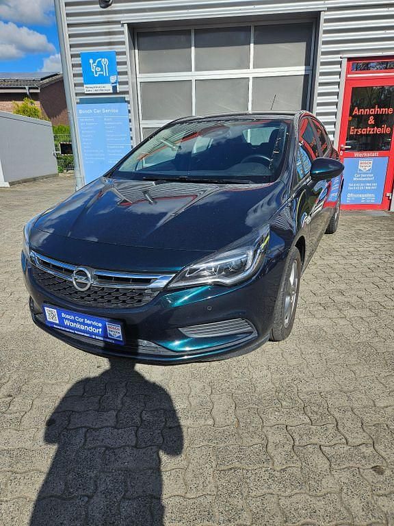 Gebraucht Opel Astra Edition 125 PS (91 kW) 2016 Carragreen Limousine