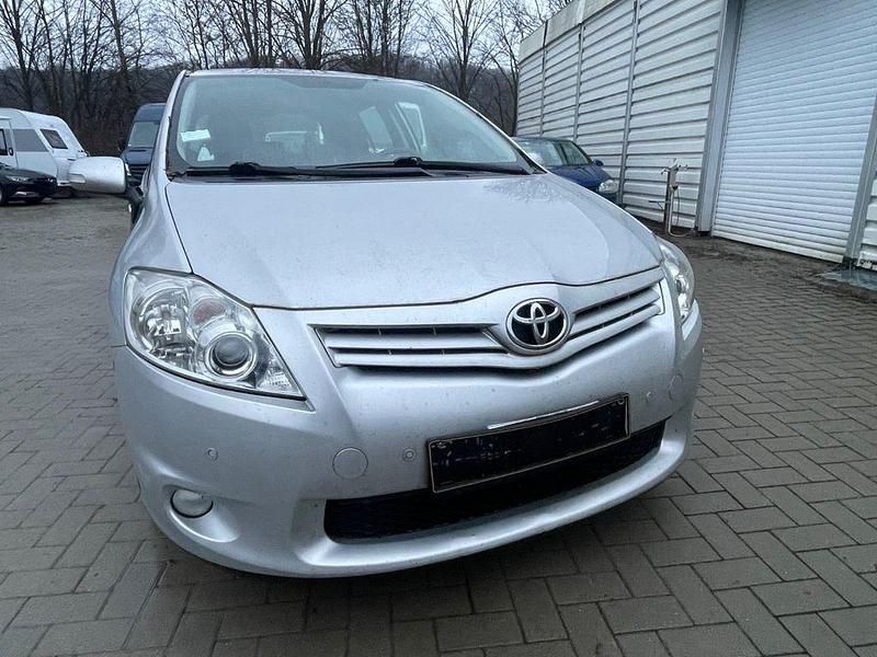 Gebraucht Toyota Auris 101 PS (74 kW) 2011 Silber Limousine