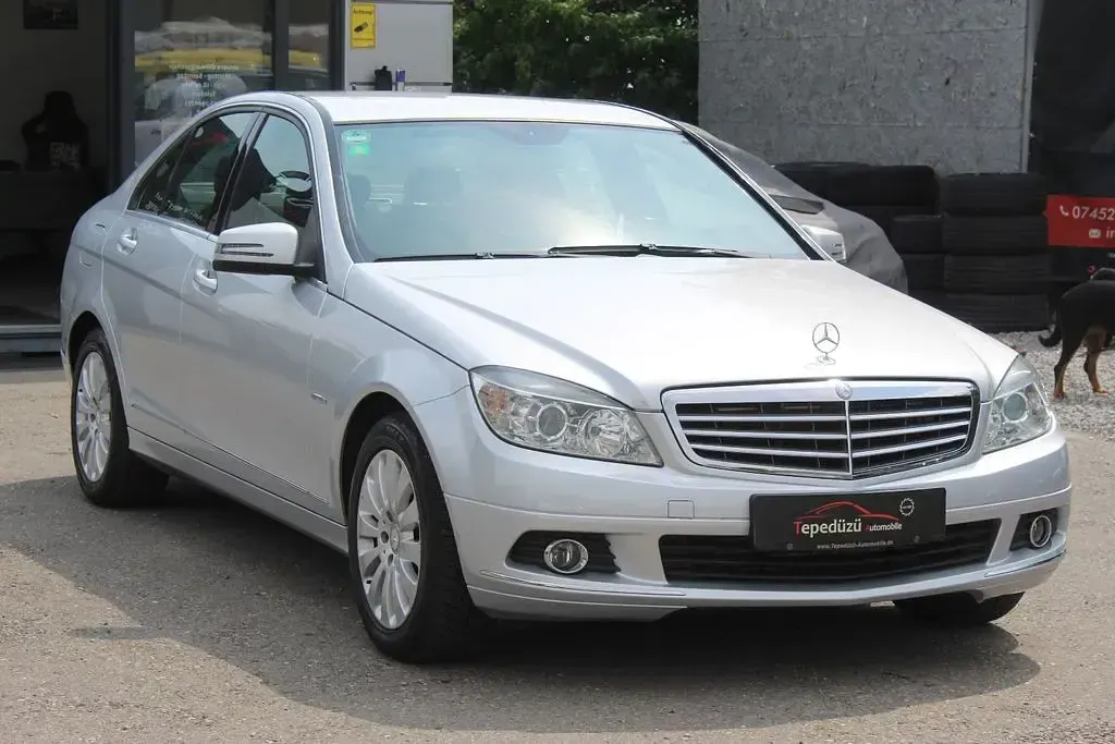 Gebraucht Mercedes C180 156 PS (114 kW) 2011 Silber Limousine
