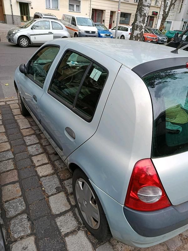 Silber Gebraucht 2004 Renault Clio II Kombi | 950 € (Fairer Preis) - Bild 1/3