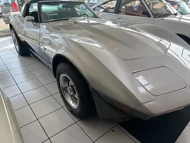 Second-hand Corvette C3 204 CP (150 kW) 1978 Argintiu