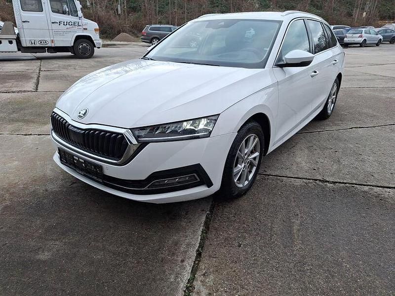 Gebraucht Skoda Octavia Style 116 PS (85 kW) 2023 Candyweiss Kombi