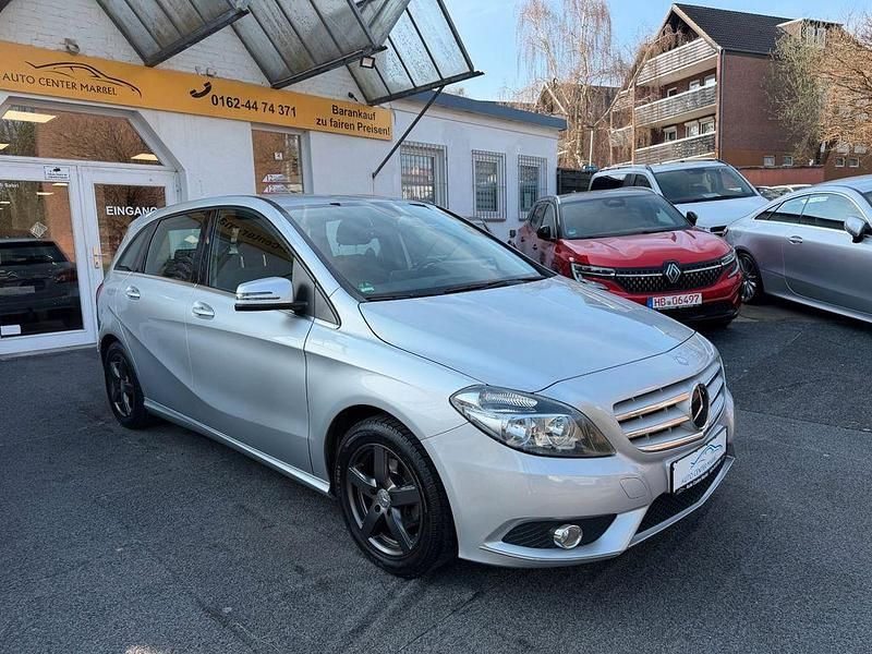 Gebraucht Mercedes B180 122 PS (89 kW) 2014 Silber Van / Kleinbus