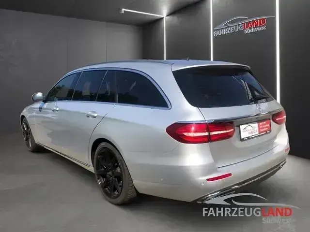 Gebraucht Mercedes E220 Avantgarde 194 PS (142 kW) 2018 Iridiumsilber Kombi