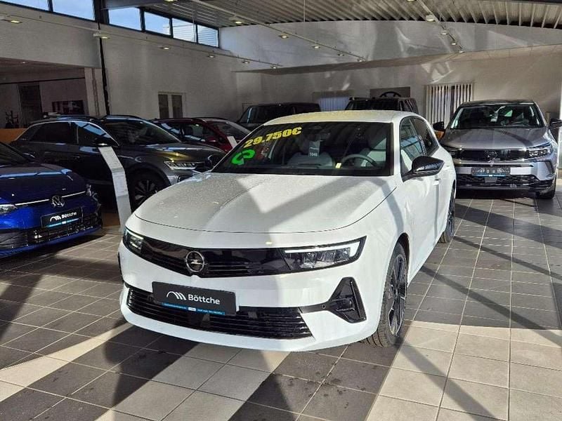 Neu Opel Astra 114 kW (156 PS) 2026 Lack weiss banquise/typ aussen Limousine