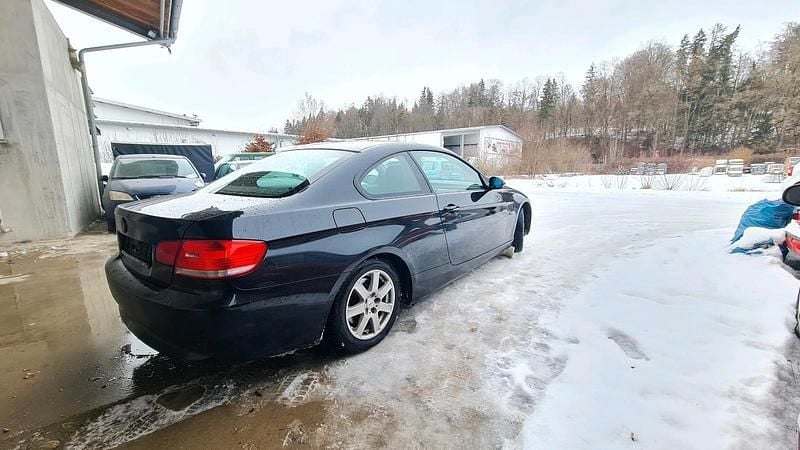 Gebraucht BMW 320 170 PS (125 kW) 2009 Schwarz Coupé