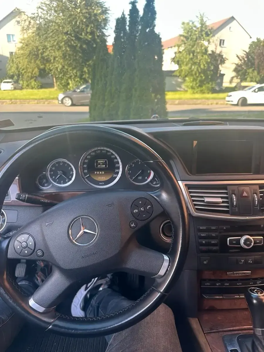 Gebraucht Mercedes E250 204 PS (150 kW) 2011 Grau Kombi