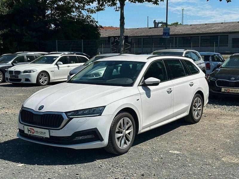 Weiß Gebraucht 2022 Skoda Octavia Clever Kombi | 16.900 € (Fairer Preis) - Bild 1/4