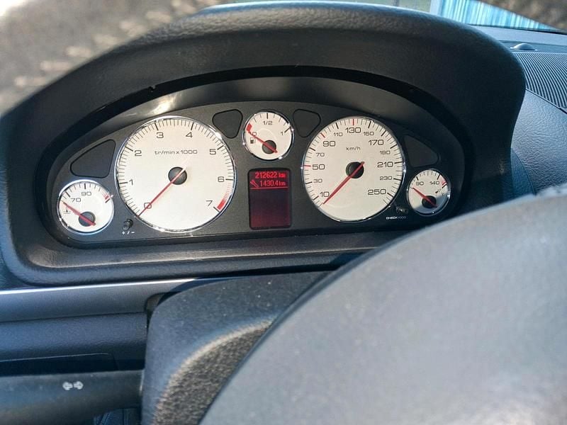 Gebraucht Peugeot 407 140 PS (102 kW) 2009 Grau Limousine