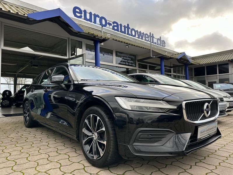 Black solid "stone" / solid Gebraucht 2019 Volvo V60 Momentum Kombi | 18.390 € (Fairer Preis) - Bild 1/4