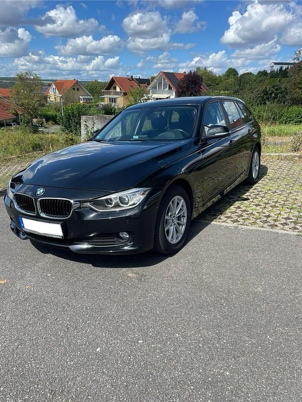 Schwarz Gebraucht 2013 BMW 318 Kombi | 5.700 € (Guter Preis) - Bild 1/4
