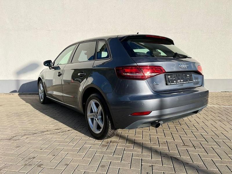 Gebraucht Audi A3 Comfort 116 PS (85 kW) 2019 Grau Limousine