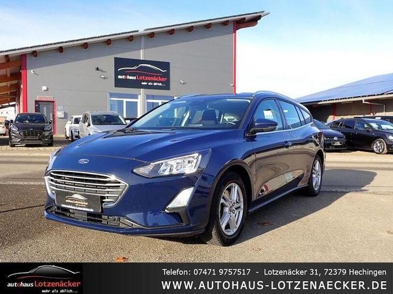Blau Gebraucht 2020 Ford Focus Limousine | 14.490 € (Fairer Preis) - Bild 1/4