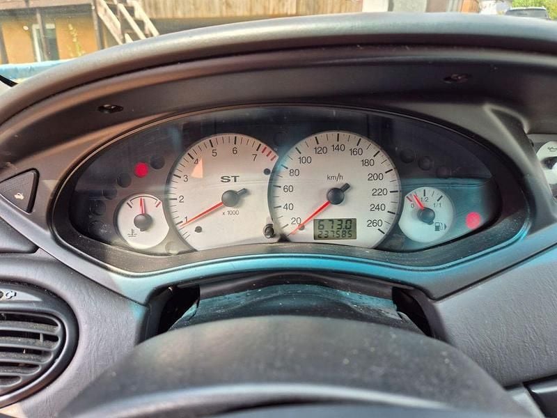 Blau Gebraucht 2003 Ford Focus ST Limousine | 1.800 € (Guter Preis) - Bild 1/4